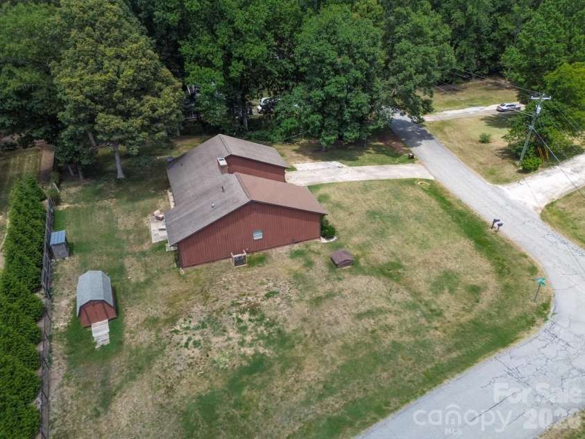 4220 Mae-Len Drive, Winston Salem, NC 27107.  MLS# CAR4394128, YatesRealty ID 31478. 