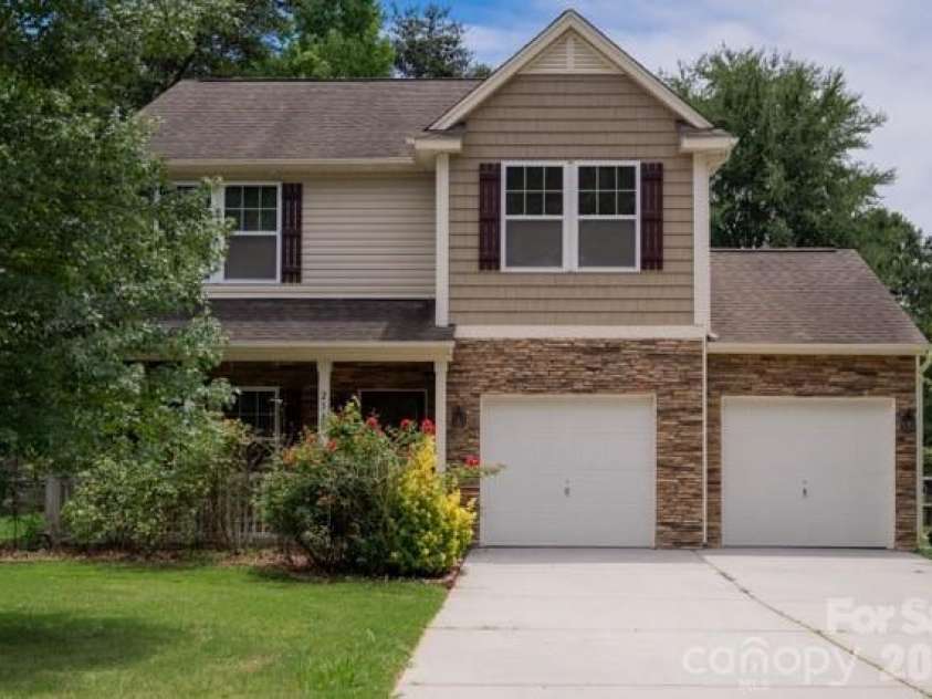 2348 Lake Vista Drive, Mount Holly, NC 28120.  MLS# CAR4394690, YatesRealty ID 31479. 