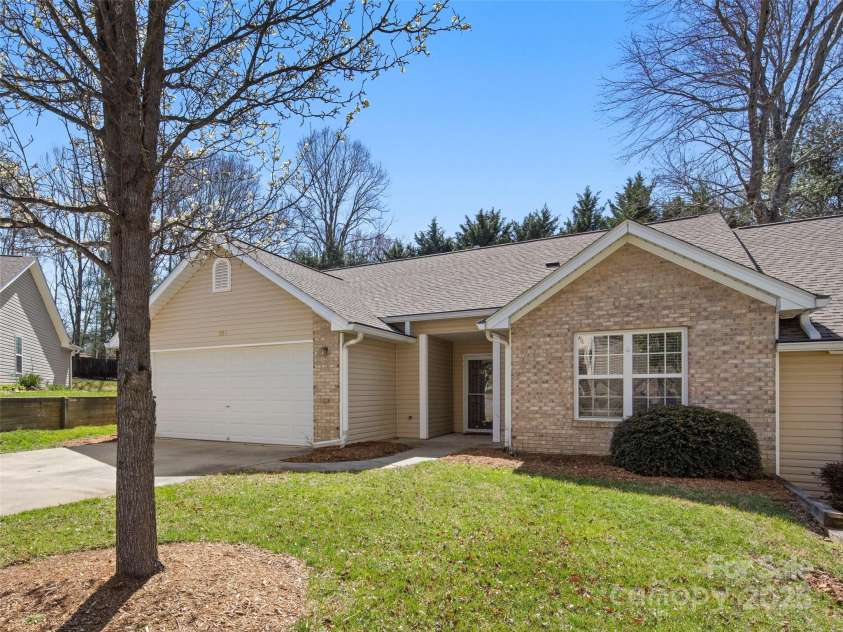 324 Wiltshire Circle, Fletcher, NC 28732.  MLS# CAR4235238, YatesRealty ID 3148. 