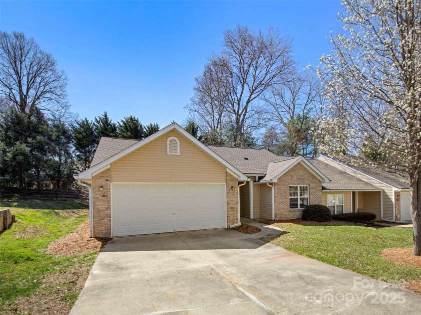 324 Wiltshire Circle, Fletcher, NC 28732.  MLS# CAR4235238, YatesRealty ID 3148. 