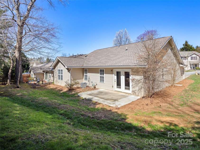 324 Wiltshire Circle, Fletcher, NC 28732.  MLS# CAR4235238, YatesRealty ID 3148. 