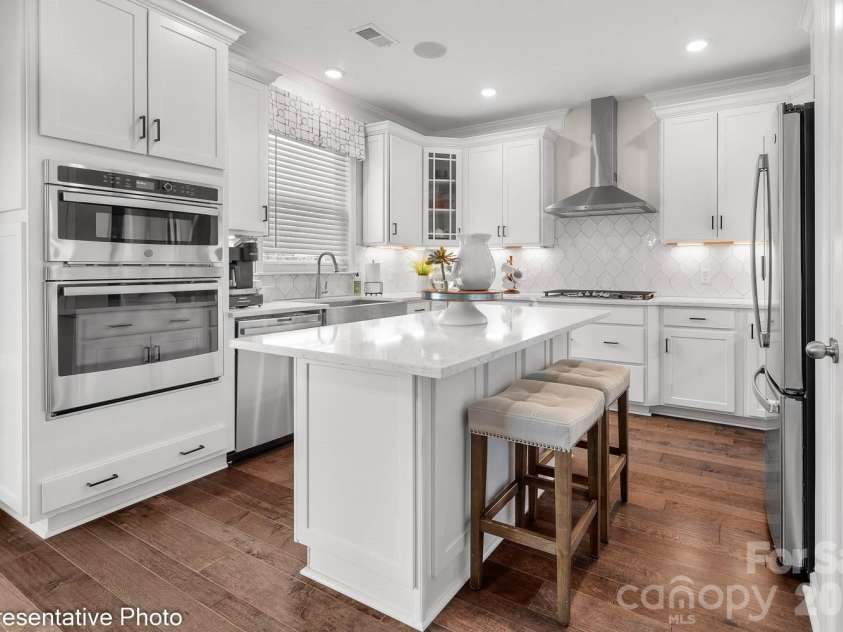 15210 First Broad Road, Huntersville, NC 28078.  MLS# CAR4392490, YatesRealty ID 31481. Kitchen