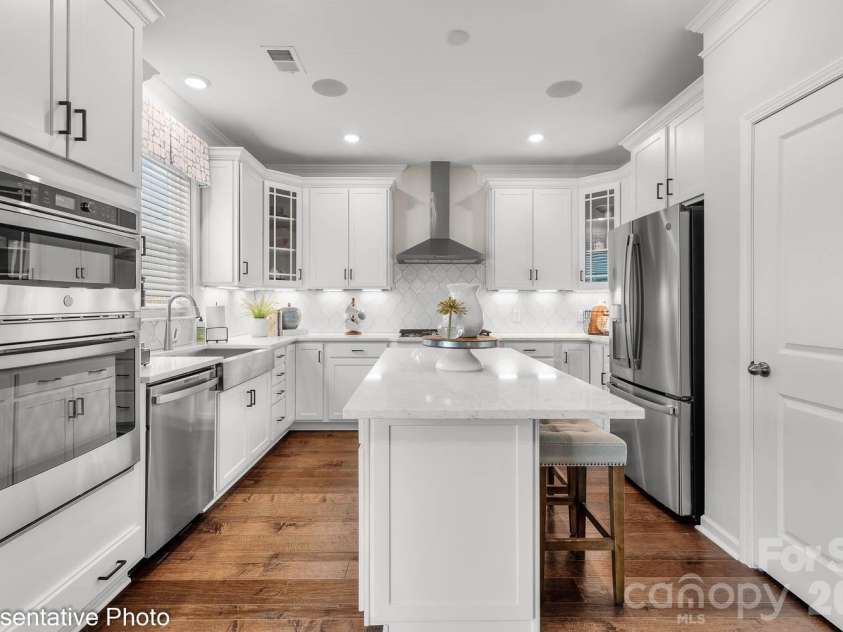 15210 First Broad Road, Huntersville, NC 28078.  MLS# CAR4392490, YatesRealty ID 31481. Kitchen