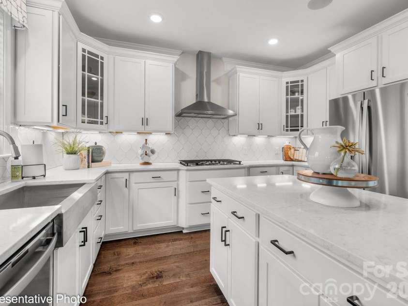 15210 First Broad Road, Huntersville, NC 28078.  MLS# CAR4392490, YatesRealty ID 31481. Kitchen