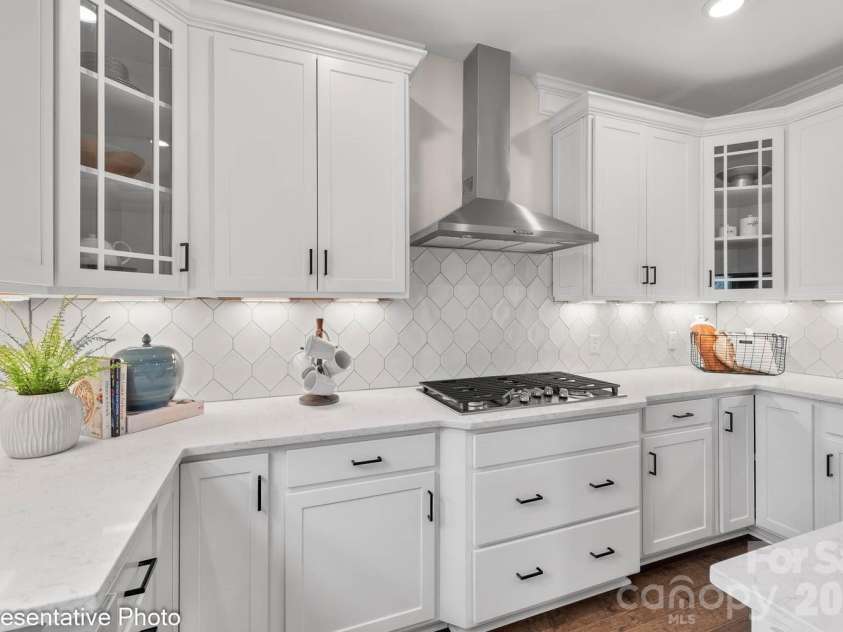 15210 First Broad Road, Huntersville, NC 28078.  MLS# CAR4392490, YatesRealty ID 31481. Kitchen