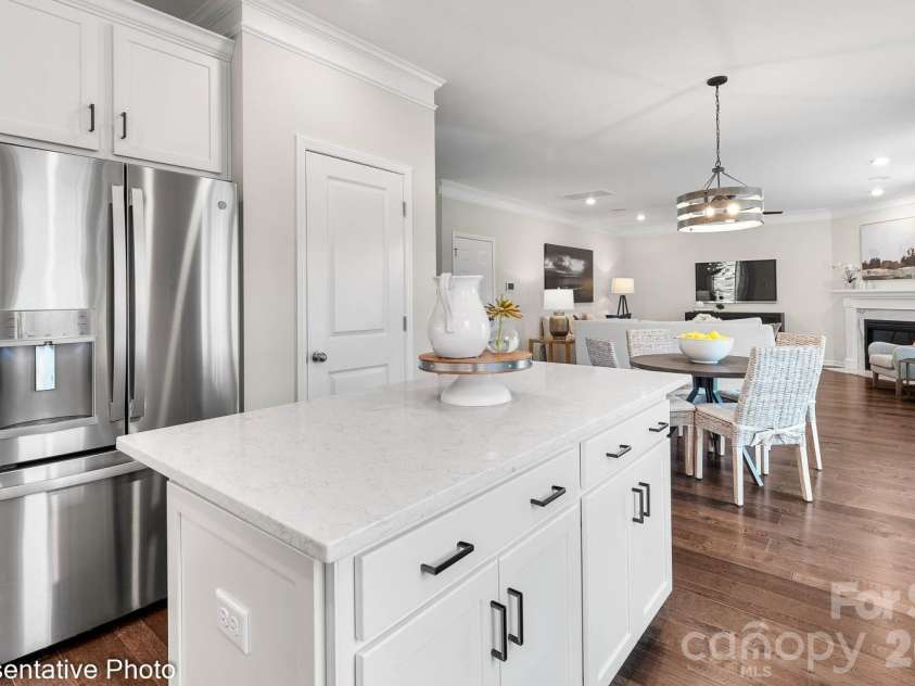 15210 First Broad Road, Huntersville, NC 28078.  MLS# CAR4392490, YatesRealty ID 31481. Kitchen