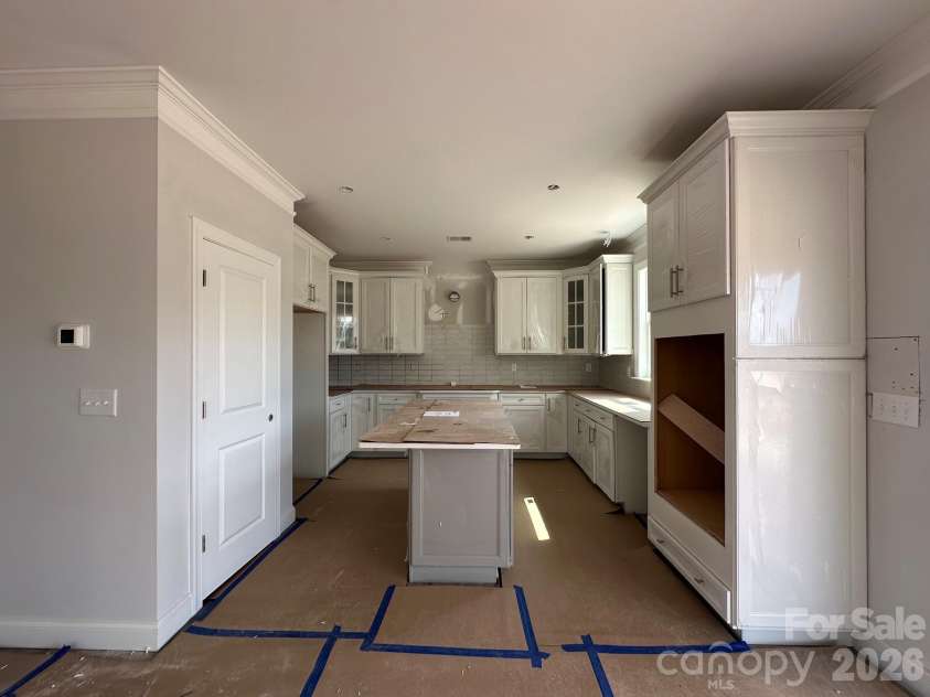 15210 First Broad Road, Huntersville, NC 28078.  MLS# CAR4392490, YatesRealty ID 31481. Kitchen