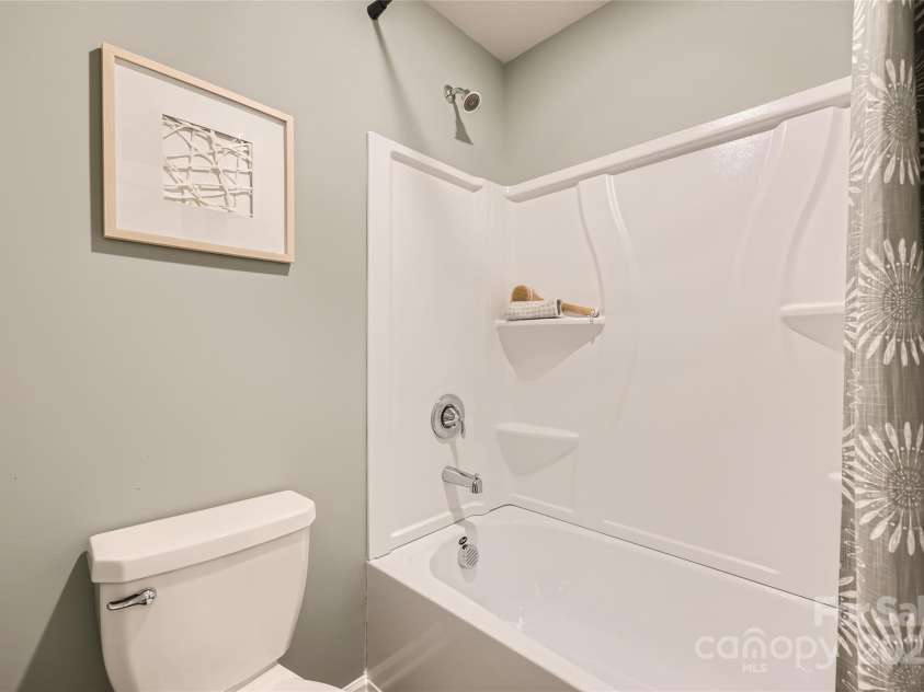 2153 Trollinger Drive, Catawba, NC 28609.  MLS# CAR4284816, YatesRealty ID 31482. Upstairs Bath