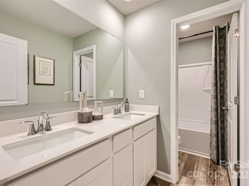 2153 Trollinger Drive, Catawba, NC 28609.  MLS# CAR4284816, YatesRealty ID 31482. Upstairs Full Bath