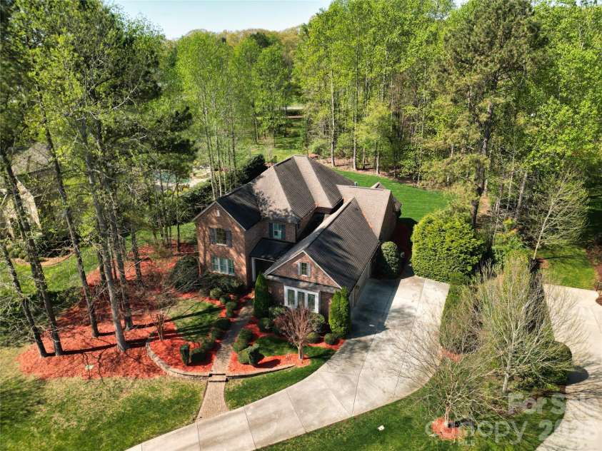 13620 Castleford Drive, Mint Hill, NC 28227.  MLS# CAR4394784, YatesRealty ID 31483. 