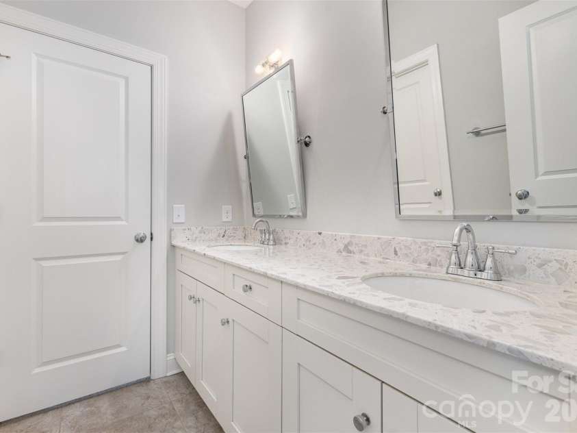 13620 Castleford Drive, Mint Hill, NC 28227.  MLS# CAR4394784, YatesRealty ID 31483. Jack and Jill Bath (upstairs)