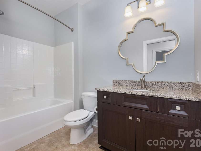13620 Castleford Drive, Mint Hill, NC 28227.  MLS# CAR4394784, YatesRealty ID 31483. Upstairs hall bath
