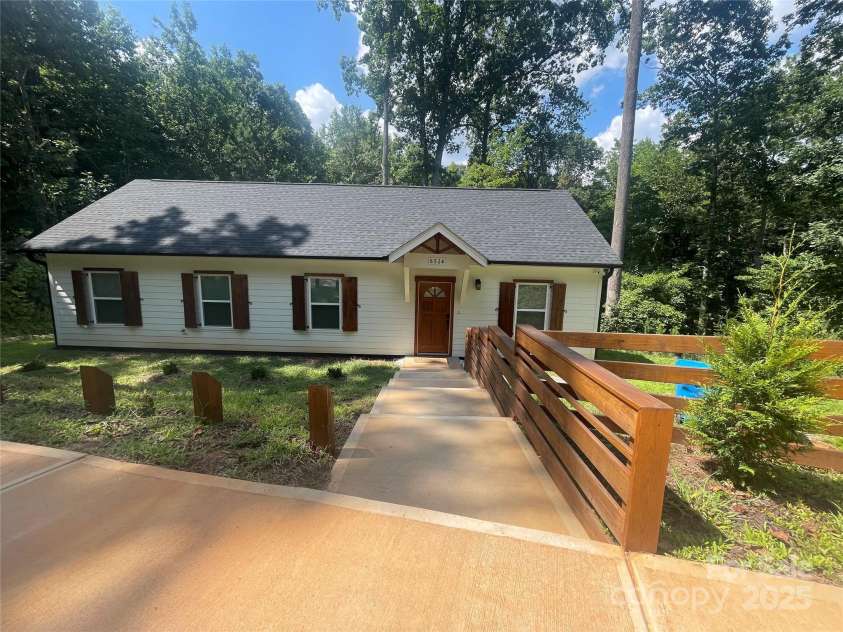 6524 Mintbrook Drive, Mint Hill, NC 28227.  MLS# CAR4282339, YatesRealty ID 31483. 