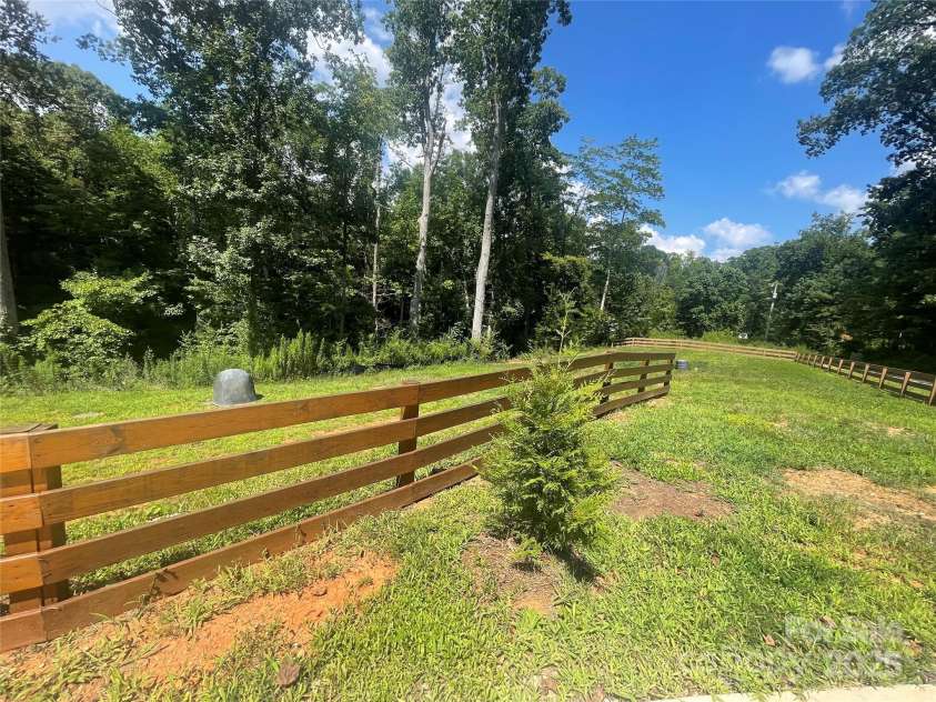 6524 Mintbrook Drive, Mint Hill, NC 28227.  MLS# CAR4282339, YatesRealty ID 31483. 