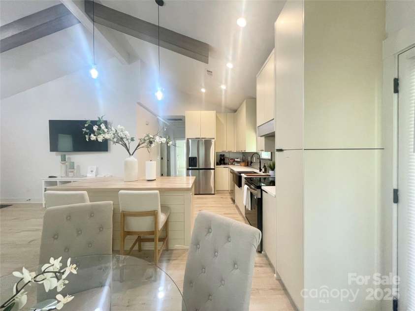 6524 Mintbrook Drive, Mint Hill, NC 28227.  MLS# CAR4282339, YatesRealty ID 31483. 