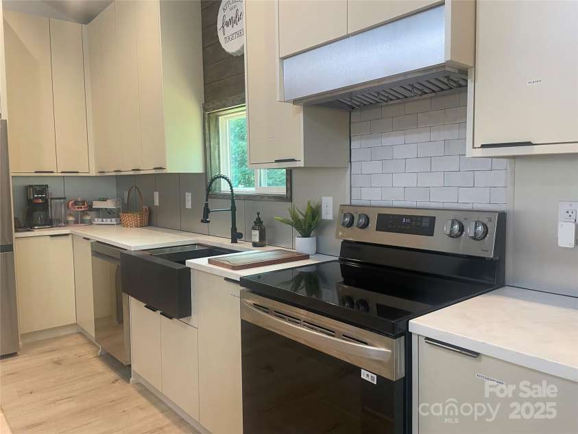 6524 Mintbrook Drive, Mint Hill, NC 28227.  MLS# CAR4282339, YatesRealty ID 31483. 