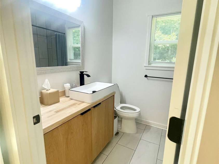 6524 Mintbrook Drive, Mint Hill, NC 28227.  MLS# CAR4282339, YatesRealty ID 31483. Master bathroom
