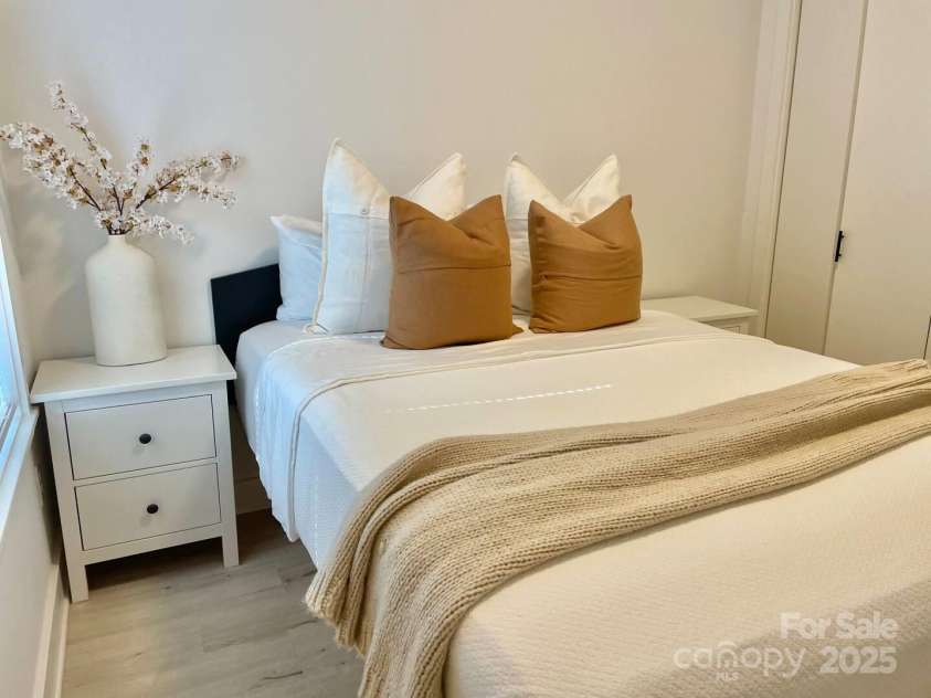 6524 Mintbrook Drive, Mint Hill, NC 28227.  MLS# CAR4282339, YatesRealty ID 31483. Second bedroom