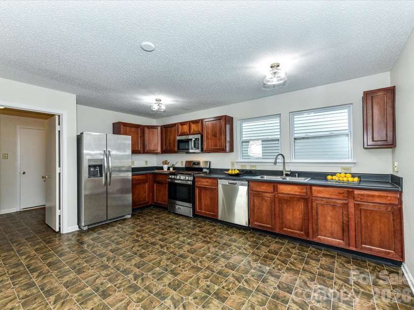 7144 Sycamore Grove Court, Charlotte, NC 28227.  MLS# CAR4366372, YatesRealty ID 31484. 