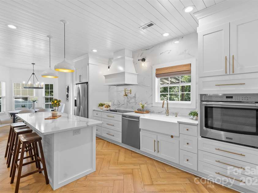 9027 Leah Meadow Lane, Charlotte, NC 28227.  MLS# CAR4285740, YatesRealty ID 31484. The heart of the home . . .