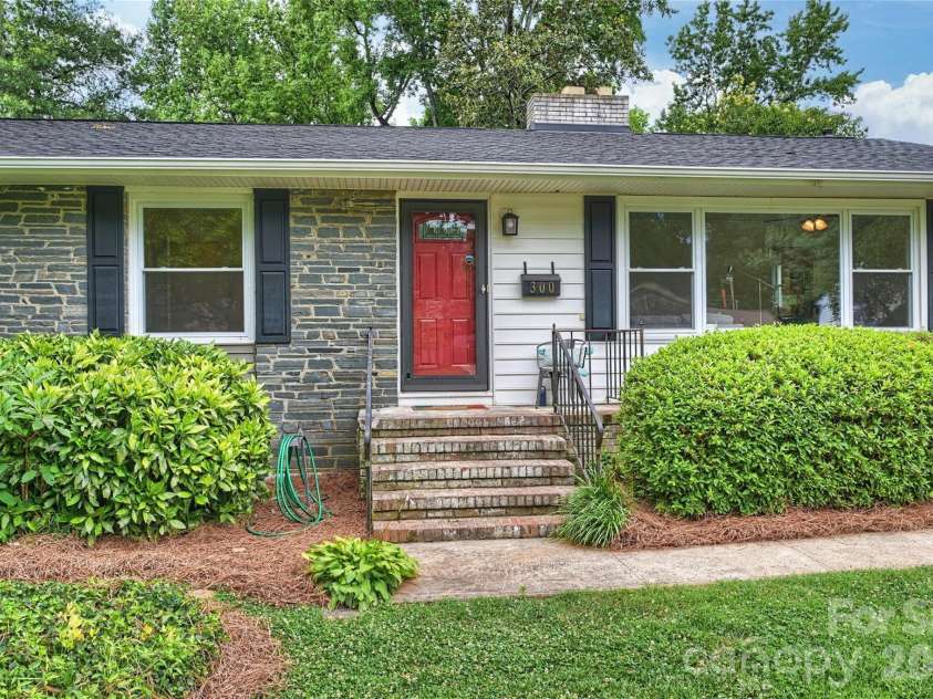 300 Cooper Drive, Charlotte, NC 28210.  MLS# CAR4393603, YatesRealty ID 31485. 