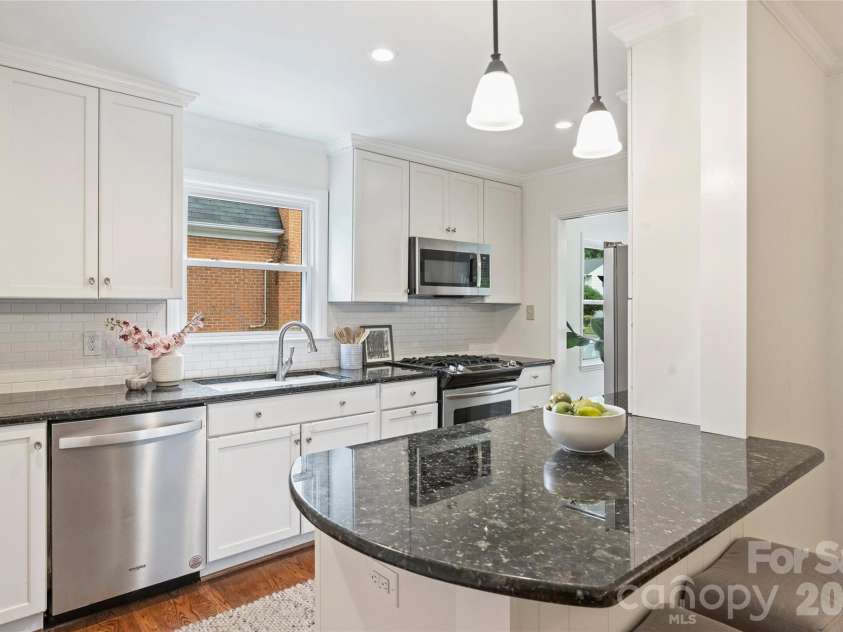 300 Cooper Drive, Charlotte, NC 28210.  MLS# CAR4393603, YatesRealty ID 31485. 