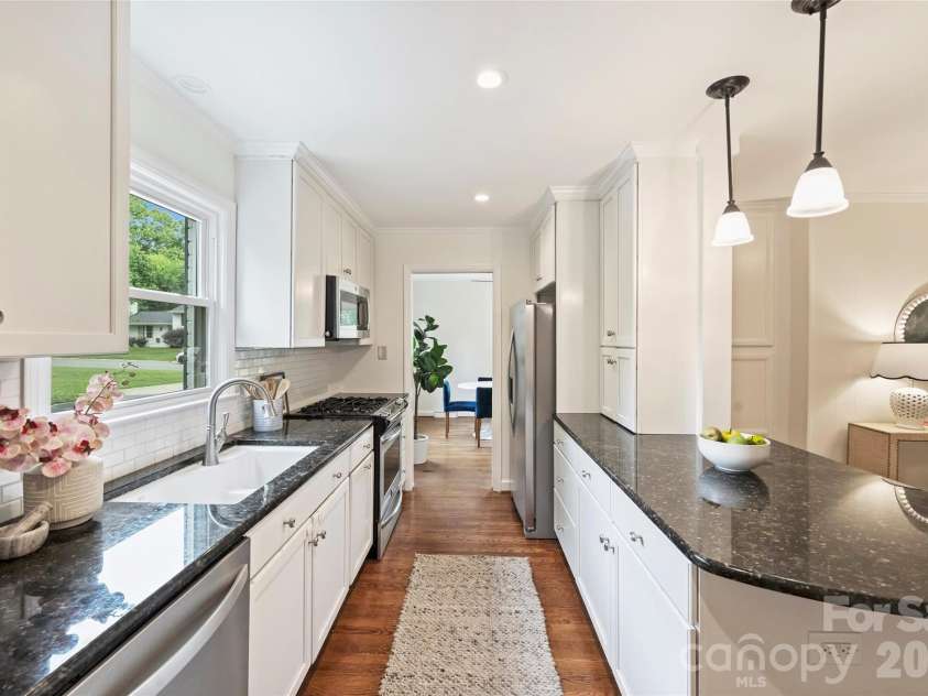 300 Cooper Drive, Charlotte, NC 28210.  MLS# CAR4393603, YatesRealty ID 31485. 