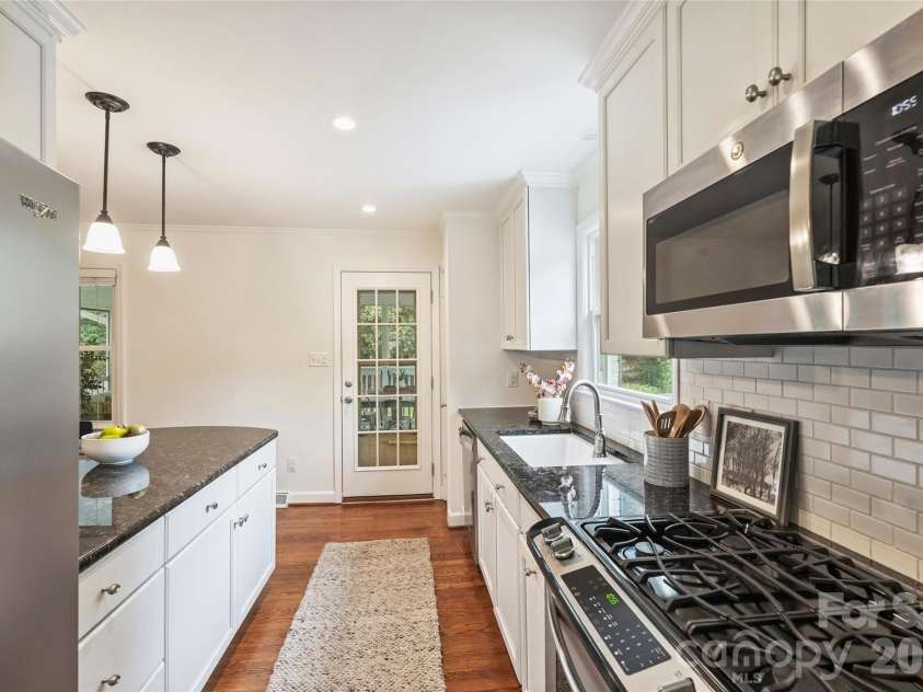 300 Cooper Drive, Charlotte, NC 28210.  MLS# CAR4393603, YatesRealty ID 31485. 