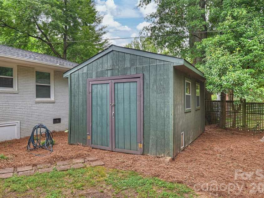300 Cooper Drive, Charlotte, NC 28210.  MLS# CAR4393603, YatesRealty ID 31485. 