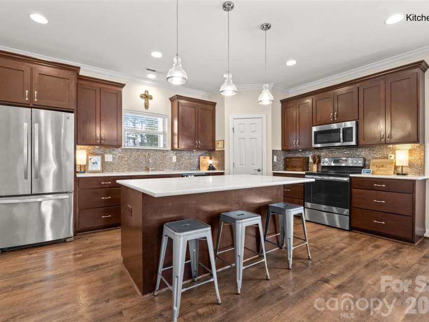 11261 Island View Lane, Lancaster, SC 29720.  MLS# CAR4391995, YatesRealty ID 31486. Custom Kitchen with quartz countertops