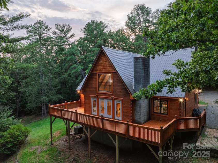 2401 Hundred Acres Lane, Lenoir, NC 28645.  MLS# CAR4283468, YatesRealty ID 31487. 