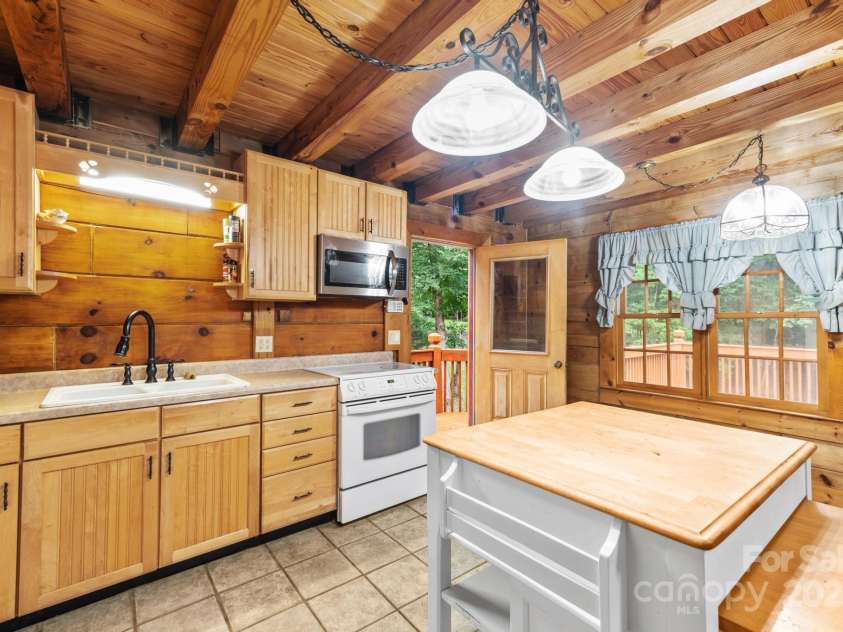 2401 Hundred Acres Lane, Lenoir, NC 28645.  MLS# CAR4283468, YatesRealty ID 31487. 