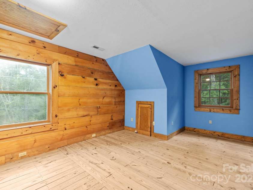 2401 Hundred Acres Lane, Lenoir, NC 28645.  MLS# CAR4283468, YatesRealty ID 31487. 