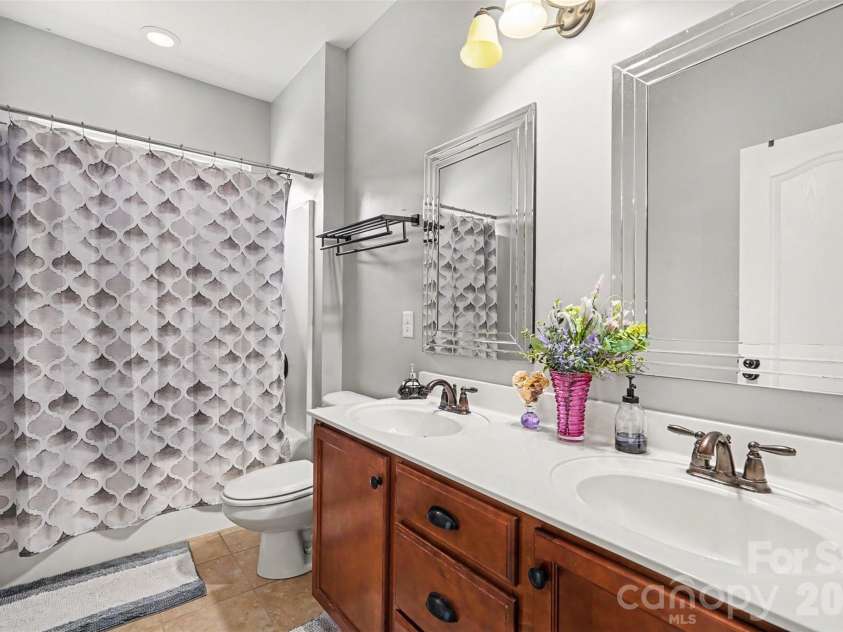 4427 Bravery Place, Concord, NC 28027.  MLS# CAR4394142, YatesRealty ID 31487. Common Bath