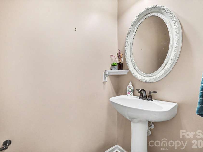 4427 Bravery Place, Concord, NC 28027.  MLS# CAR4394142, YatesRealty ID 31487. Half Bath