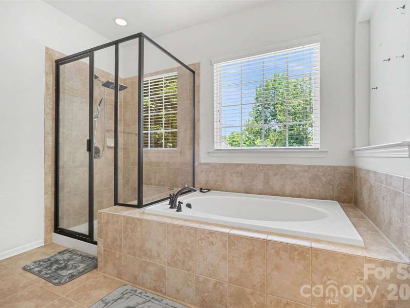 4427 Bravery Place, Concord, NC 28027.  MLS# CAR4394142, YatesRealty ID 31487. Primary Bath
