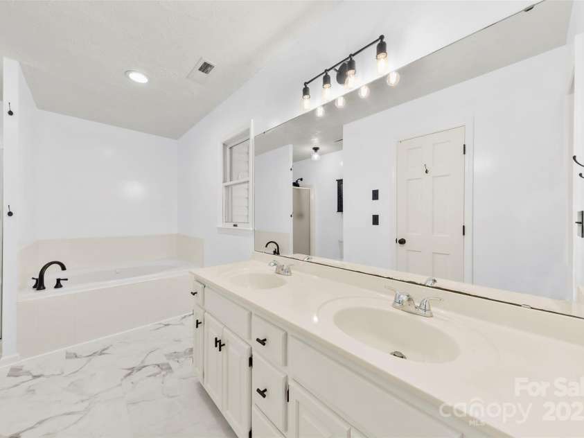 120 Windy Hill Drive, Cherryville, NC 28021.  MLS# CAR4286624, YatesRealty ID 31488. 