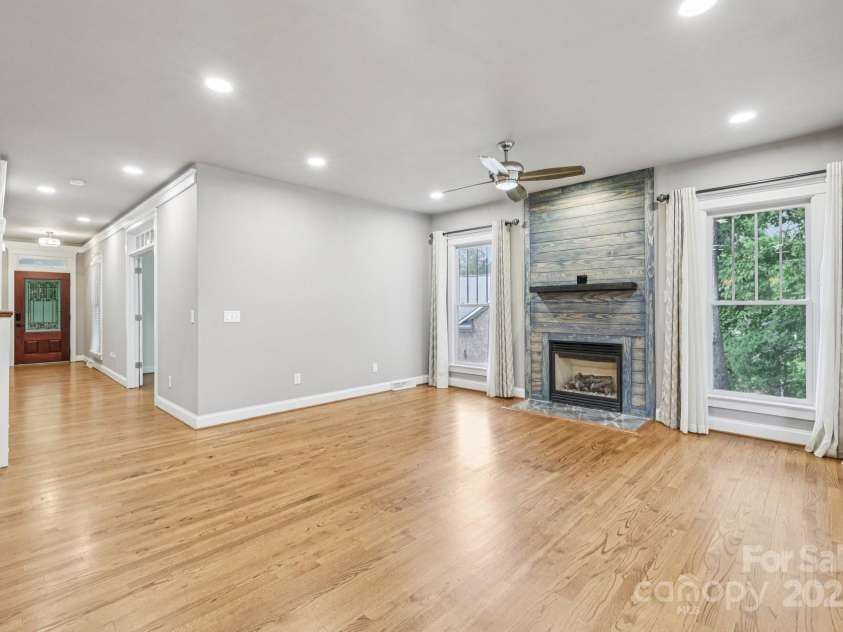 1871 Chestnut Hill Drive, Fort Mill, SC 29708.  MLS# CAR4287234, YatesRealty ID 31489. 