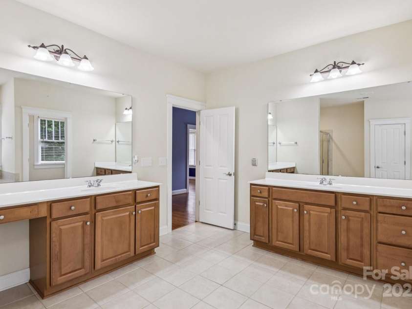 1871 Chestnut Hill Drive, Fort Mill, SC 29708.  MLS# CAR4287234, YatesRealty ID 31489. 