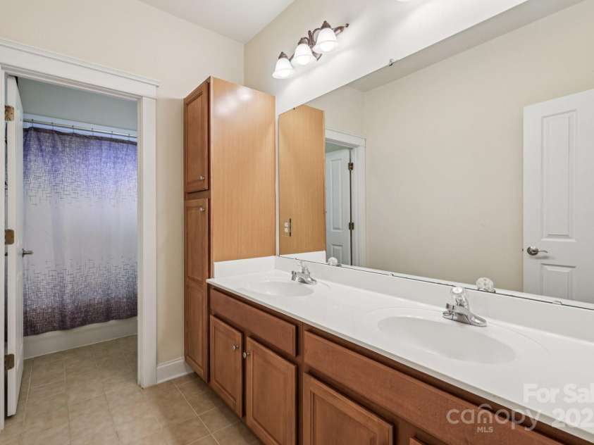 1871 Chestnut Hill Drive, Fort Mill, SC 29708.  MLS# CAR4287234, YatesRealty ID 31489. 