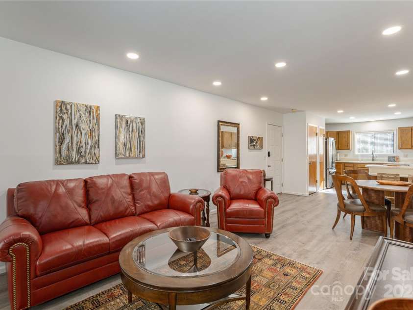 49 Lake Drive, Hendersonville, NC 28739.  MLS# CAR4204095, YatesRealty ID 3149. 