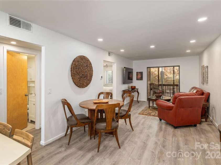 49 Lake Drive, Hendersonville, NC 28739.  MLS# CAR4204095, YatesRealty ID 3149. Beautifully redone open floor plan