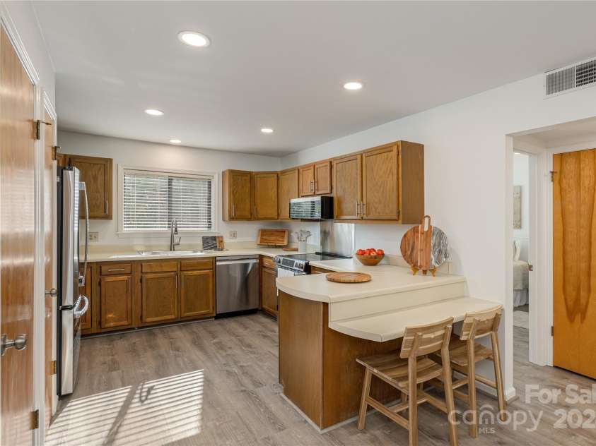 49 Lake Drive, Hendersonville, NC 28739.  MLS# CAR4204095, YatesRealty ID 3149. Kitchen and breakfast bar.