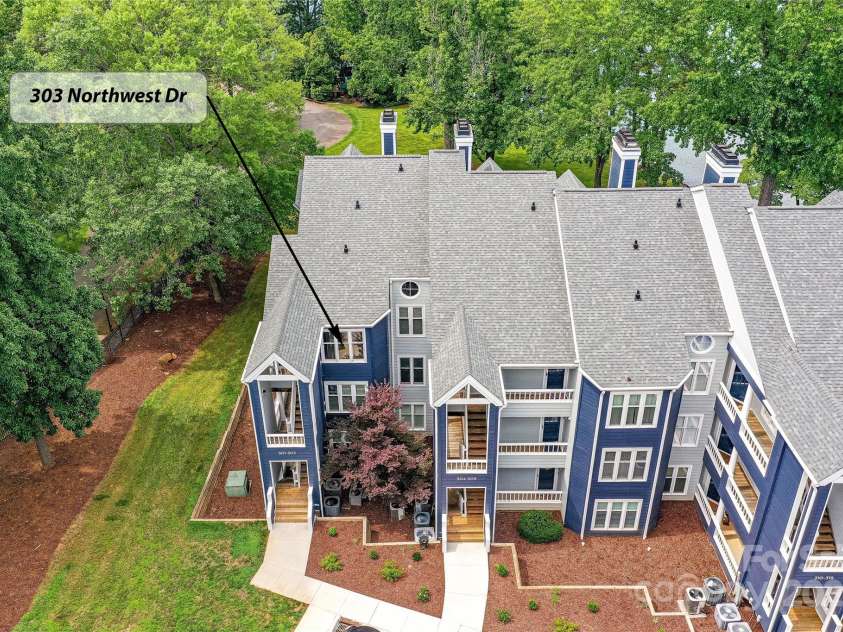 303 Northwest Drive, Davidson, NC 28036.  MLS# CAR4267438, YatesRealty ID 31490. 303 Northwest end unit, penthouse condo on Lake Norman!