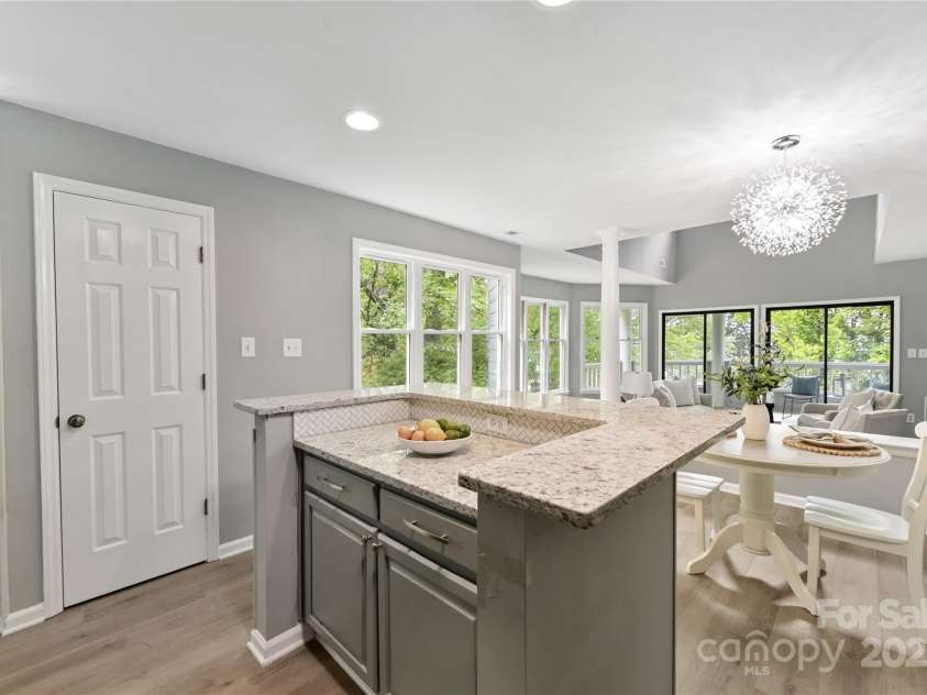303 Northwest Drive, Davidson, NC 28036.  MLS# CAR4267438, YatesRealty ID 31490. Breakfast Bar with granite & dining area!