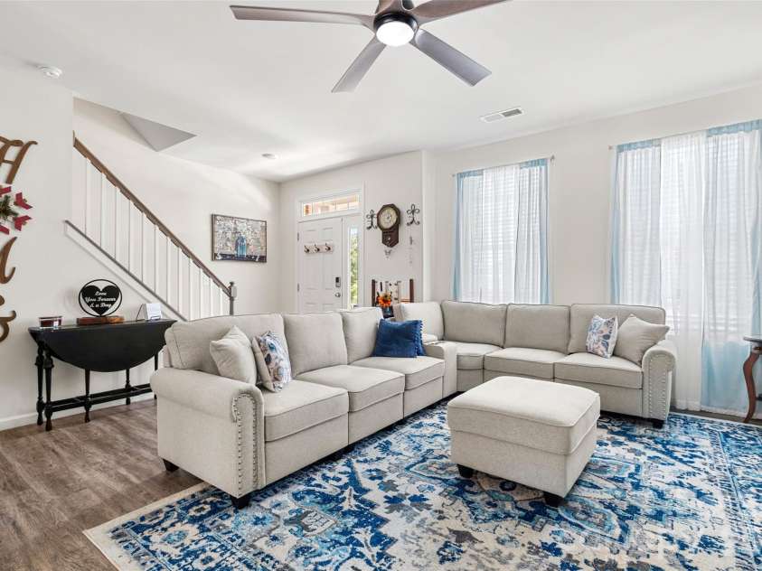 1028 Beatty Woods Drive, Belmont, NC 28012.  MLS# CAR4394811, YatesRealty ID 31492. Bright and inviting
