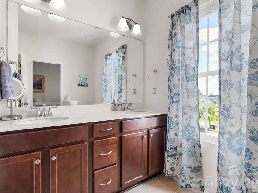1028 Beatty Woods Drive, Belmont, NC 28012.  MLS# CAR4394811, YatesRealty ID 31492. Primary bath