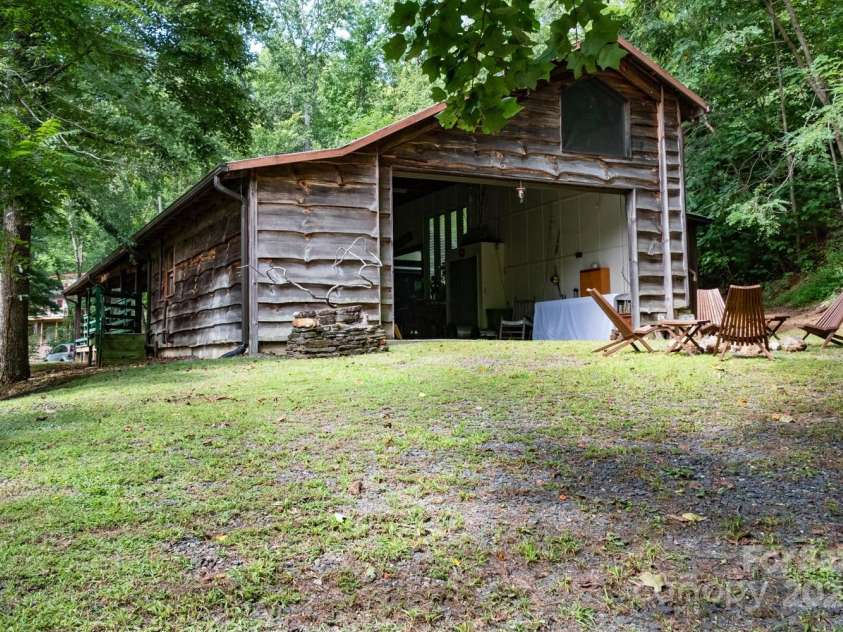 75 Appalachian Way, Bakersville, NC 28705.  MLS# CAR4285840, YatesRealty ID 31492. 