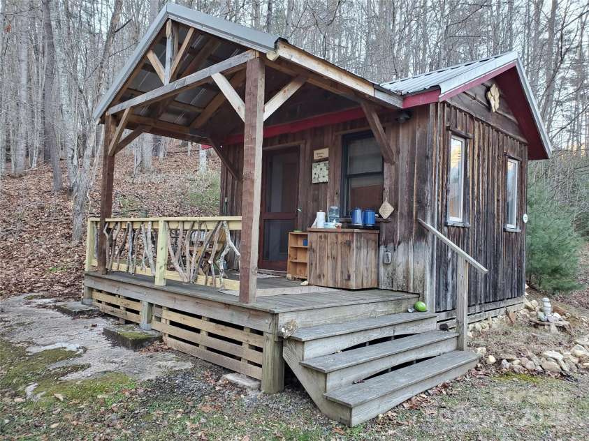 75 Appalachian Way, Bakersville, NC 28705.  MLS# CAR4285840, YatesRealty ID 31492. 