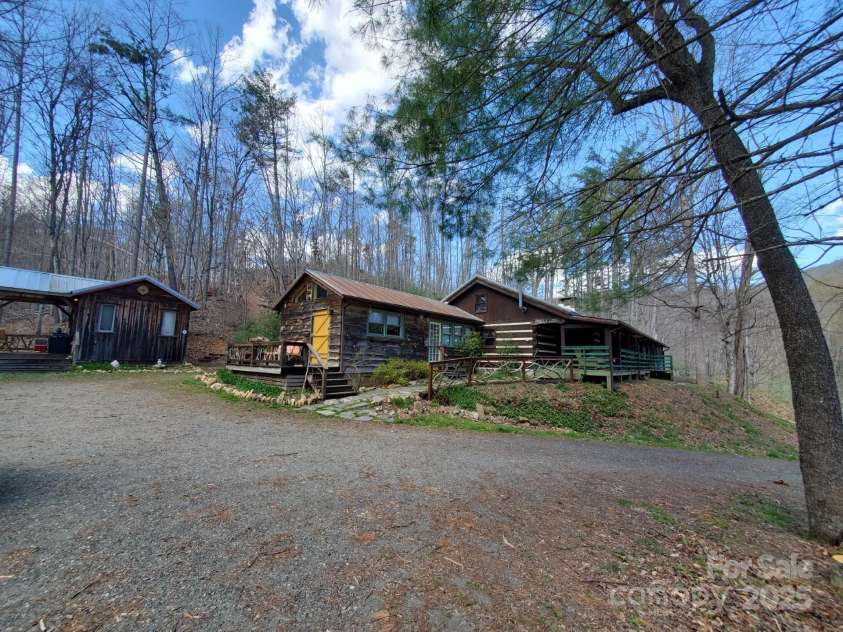 75 Appalachian Way, Bakersville, NC 28705.  MLS# CAR4285840, YatesRealty ID 31492. 